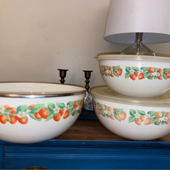 Vintage 11" & 8 1/2" Kobe
Kitchen Enamel Metal
Strawberry Bowls w/Lid set of 3 - Picture 3 of 9